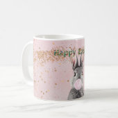 Mug Joyeux lapin de Pâques soufflant de la bulle rose  (Devant gauche)