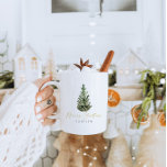 Mug Joyeux Noël minimaliste moderne<br><div class="desc">Il s'agit d'un modèle moderne minimaliste de marque cadeau de vacances avec une belle aquarelle à feuillage persistant arbre et une police de calligraphie élégante. La couleur de l'arbre de Noël n'est pas modifiable, et le libellé de la police de calligraphie or n'est pas modifiable (mais la couleur peut être...</div>
