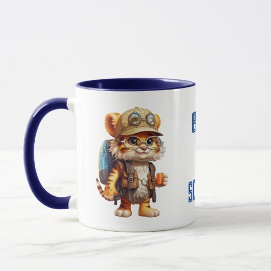 Mug Joyeux Tiger Cub avec sac à dos et café (Gauche)
