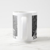 Mug Jumbo avec Betty Hall sur le rocher (Dos)