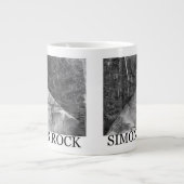 Mug Jumbo avec Betty Hall sur le rocher (Devant)