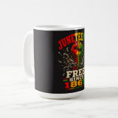 Mug Juneteenth libre depuis 1865 Poing levé (Devant gauche)