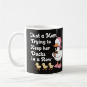 Mug Just a mom trying to keep her ducks in a row (Gauche)