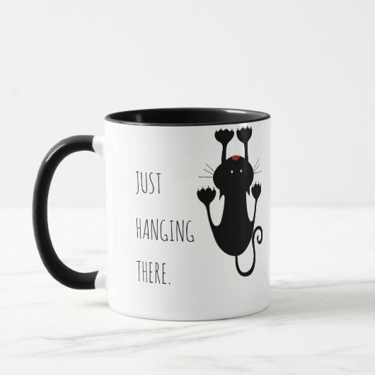 Mug Juste accroché là dessin animé de chat noir texte (Gauche)