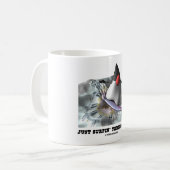 Mug Juste Surfin par le temps (duc On Surfboard) (Devant gauche)