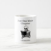 Mug Juste un chapitre de plus Squelette drôle de lectu (Centre)