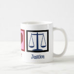 Mug Justice de l'amour pour la paix<br><div class="desc">Je crois en la loi. Panneau de paix,  coeur rouge et échelles de justice. Un grand cadeau pour une personne de la profession juridique,  un avocat,  un avocat,  un procureur ou un juge.</div>