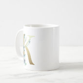 Mug K initial doré avec feuillage floral bleu (Devant gauche)