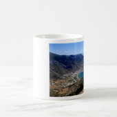 Mug Kamares (Centre)