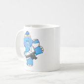 Mug Karaté bleu d'éléphant de Lil (Devant gauche)