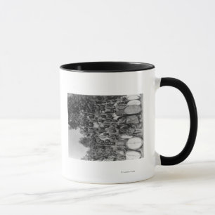 Mug Kavirondos avec les lances et la photographie de