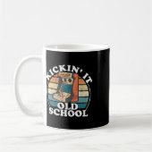 Mug Kickin It Old School Retro 80s Arcade Jeu vidéo G (Gauche)