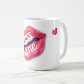Mug Kiss Me Glossy Red Lips Art Illustration (Devant droit)