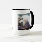 Mug Kitty doux dans le lit de plaid (Devant droit)
