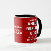 Mug KNEEL Rouge AVANT LA PRIÈRE DE DIEU (Devant droit)