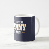 MUG LA BONNE D'ENFANTS EST ICI (Devant droit)
