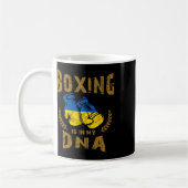 Mug La boxe est dans mon a-d-n Gants de boxe au drapea (Gauche)
