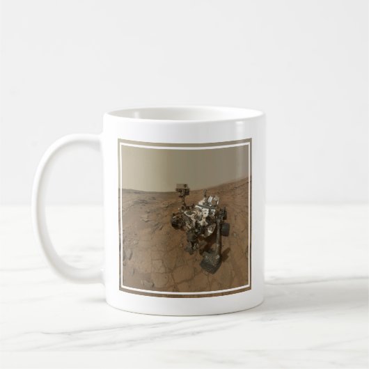 Mug La Curiosité A Rover Sur La Surface De Mars. (Gauche)