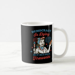 Mug La démocratie est en train de mourir mais hé les f
