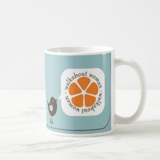 Mug La femme de bain de foule a mis un oiseau