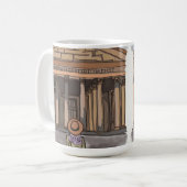 Mug La fille est assise devant le Panthéon à Rome. (Devant gauche)