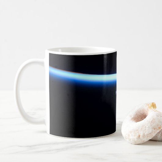 Mug La fine ligne de l'atmosphère terrestre et une lun (Avec donut)
