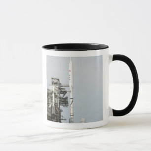 Mug La fusée d'Ares IX est vue sur la plate-forme de