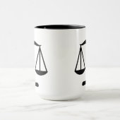 Mug La justice mesure le noir de ~ (Centre)