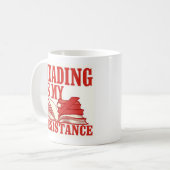 Mug La lecture est ma résistance | Graphique pour les (Devant gauche)