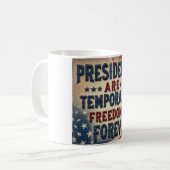 Mug La liberté est pour toujours un voyage (Devant gauche)