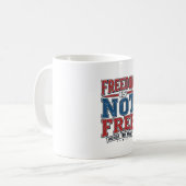 Mug La liberté n'est pas gratuite conception de chemis (Devant gauche)