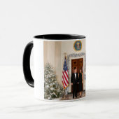 Mug La Maison Blanche de Noël de Donald & Melania Trum (Devant gauche)