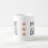 Mug La Maison Est Où Le Chien Est Rose Empreintes de p (Centre)