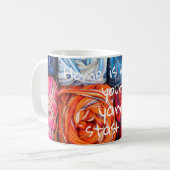 Mug La maison est où votre cachette de fil est (Devant gauche)