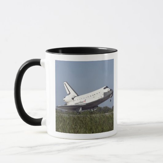 Mug La navette spatiale Atlantis touche à la piste 3 (Gauche)