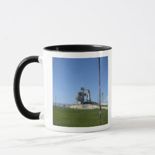 Mug La navette spatiale Endeavor est encadrée par une 
