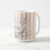 Mug La Petite Famille sur arrière - plan rose et crème (Devant droit)