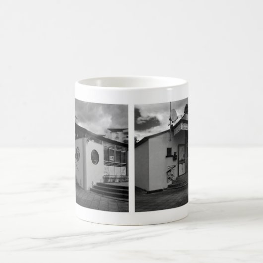 Mug La Pizza Place. (Centre)