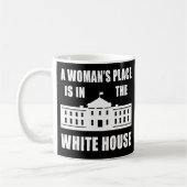 MUG "LA PLACE D'UNE FEMME EST DANS LA MAISON BLANCHE " (Gauche)