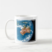 Mug La Planète Terre Montre Des Nuages Sur L'Australie (Gauche)
