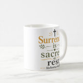Mug La reddition est un repos sacré Inspirant et basé (Devant droit)