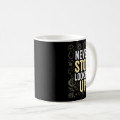 Mug La science amateur d'astronomie n'arrête jamais de (Devant droit)