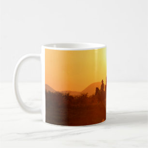 Mug La silhouette du cavalier en costume de cowboy w