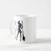 Mug La sorcière est à Halloween (Devant gauche)