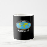 Mug La Terre Est Un Terrain Plat<br><div class="desc">La terre est un disque et plat. Alors ce design de terre plate vous convient. Grand cadeau pour Noël,  anniversaire,  amis</div>