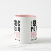 Mug La typographie d'une infirmière rose amusante grâc (Centre)