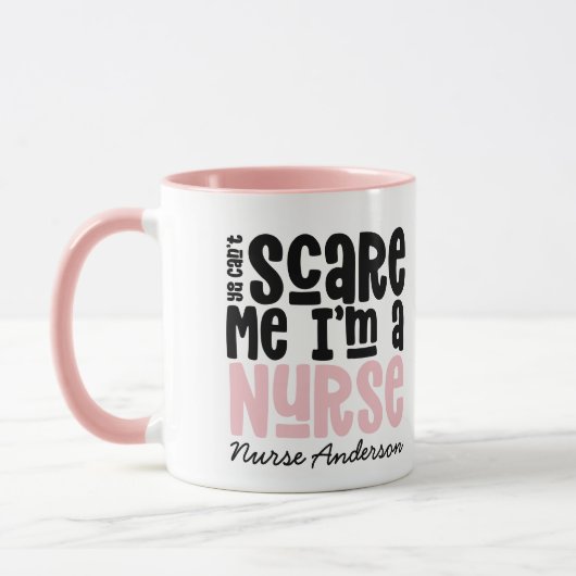 Mug La typographie d'une infirmière rose amusante grâc (Gauche)