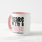 Mug La typographie d'une infirmière rose amusante grâc (Devant gauche)