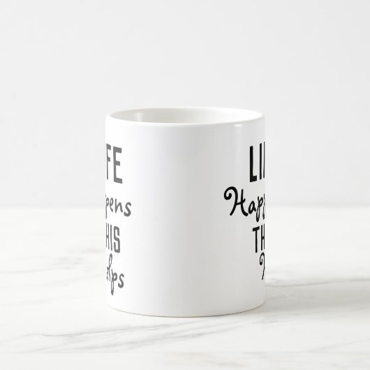 Mug La Vie Arrive Cela Aide (Centre)