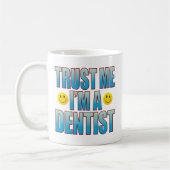 Mug La vie B de dentiste de Faites-moi confiance (Gauche)